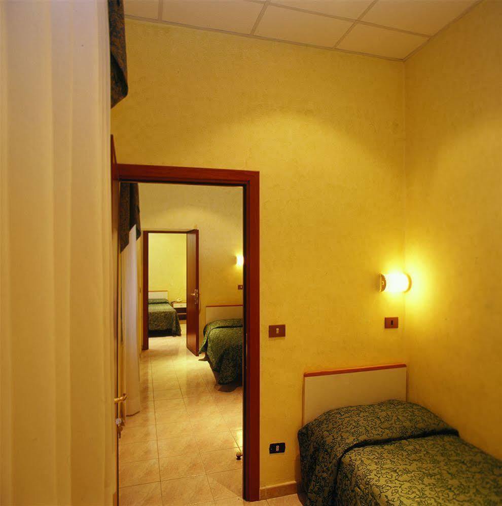 Hotel Oriente Rom Exteriör bild